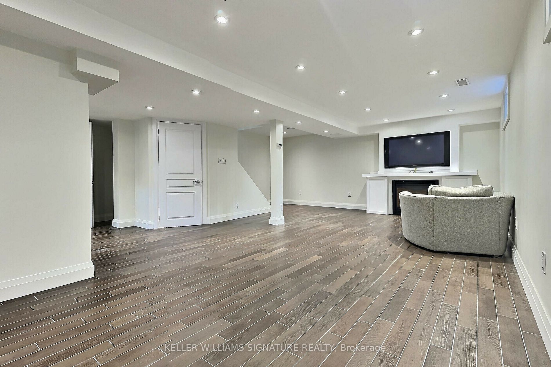 2130 Jenner Court