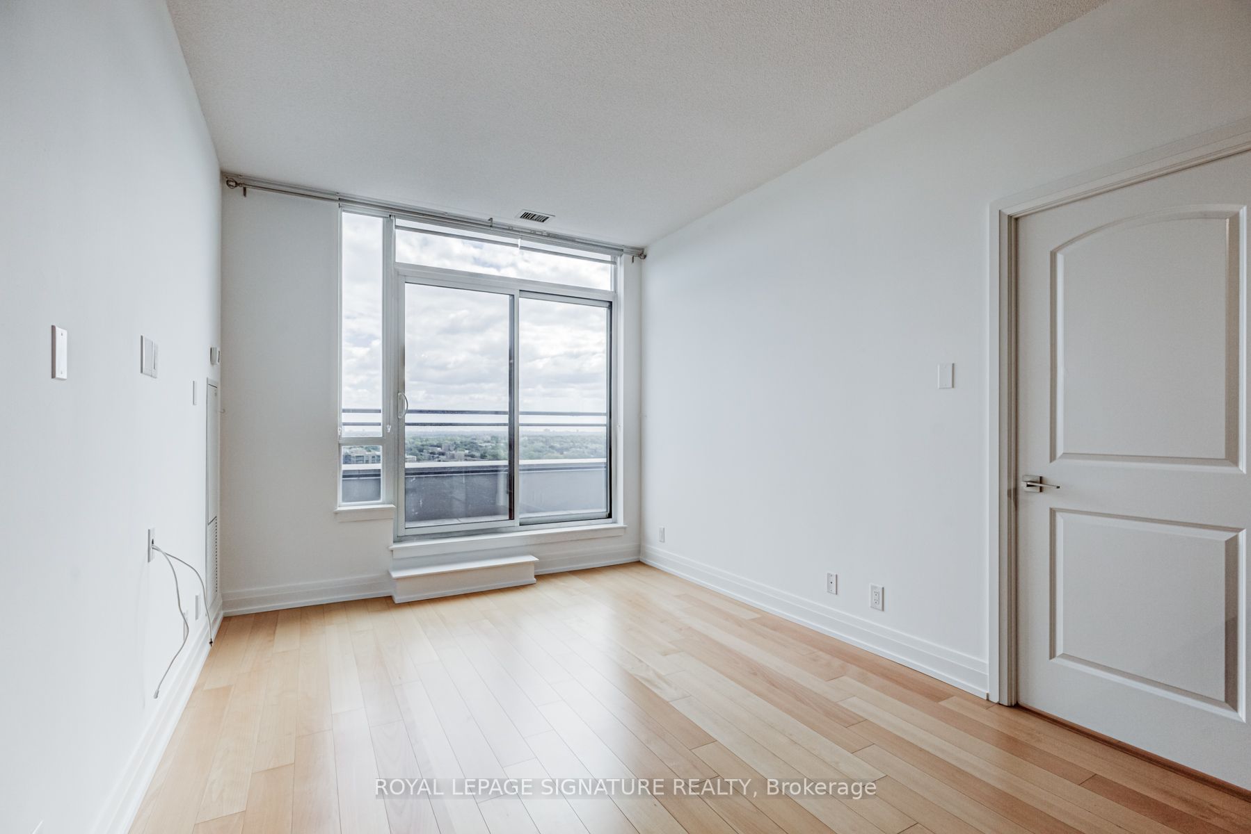 1 De Boers Drive, #PH8