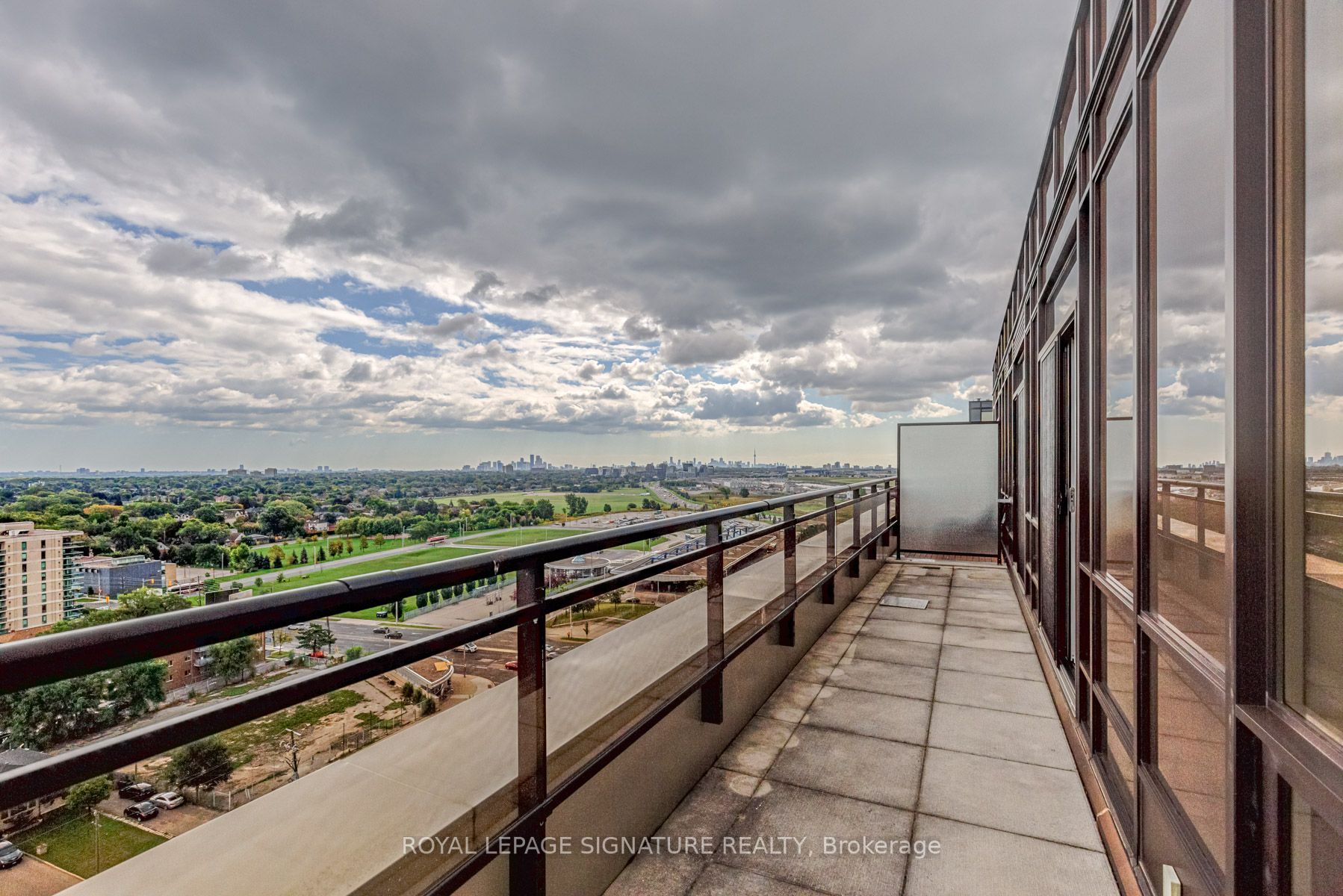 1 De Boers Drive, #PH8