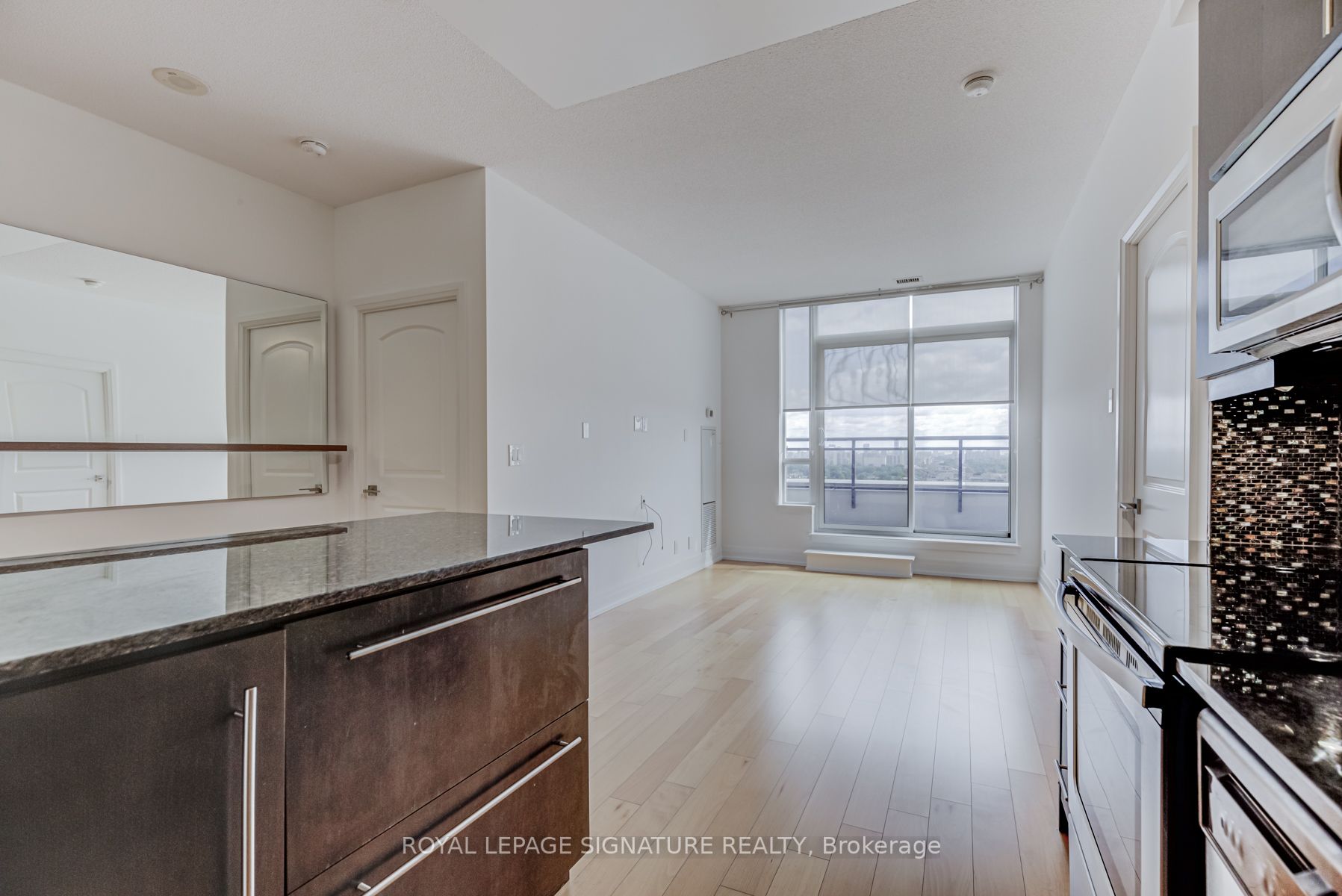 1 De Boers Drive, #PH8