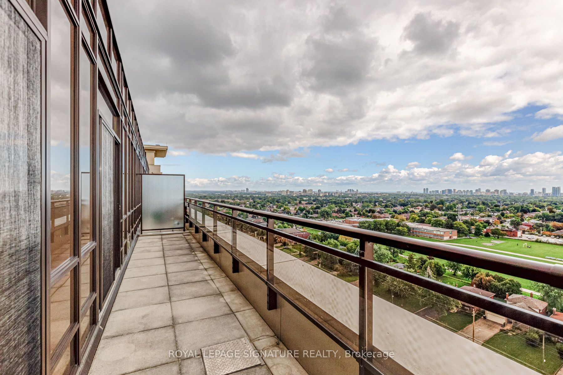 1 De Boers Drive, #PH8