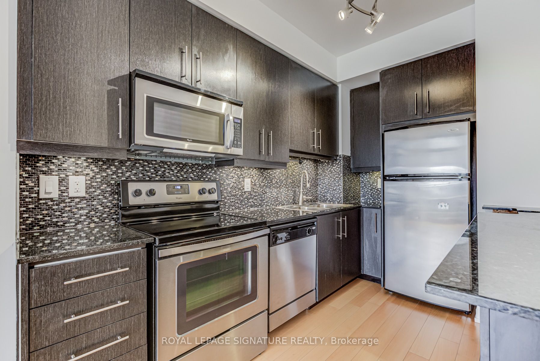 1 De Boers Drive, #PH8