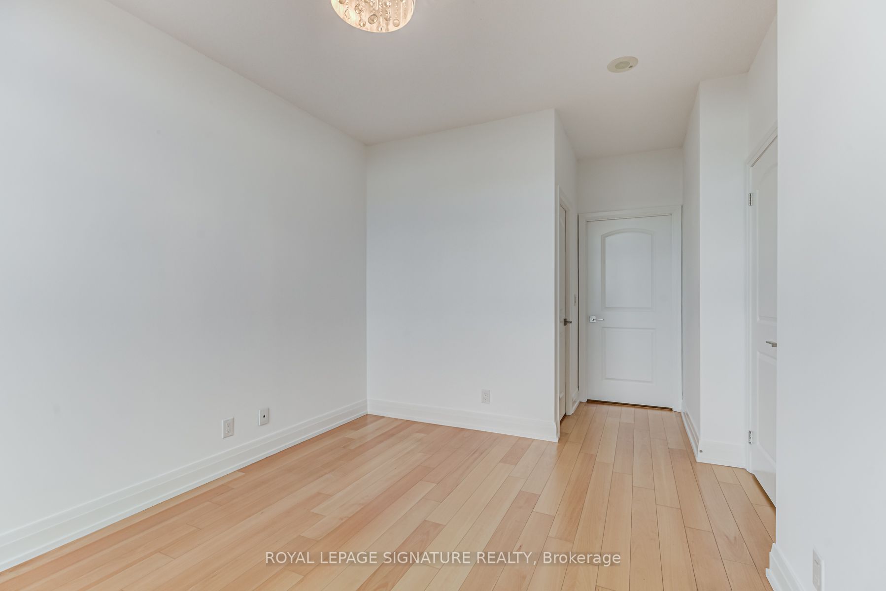 1 De Boers Drive, #PH8