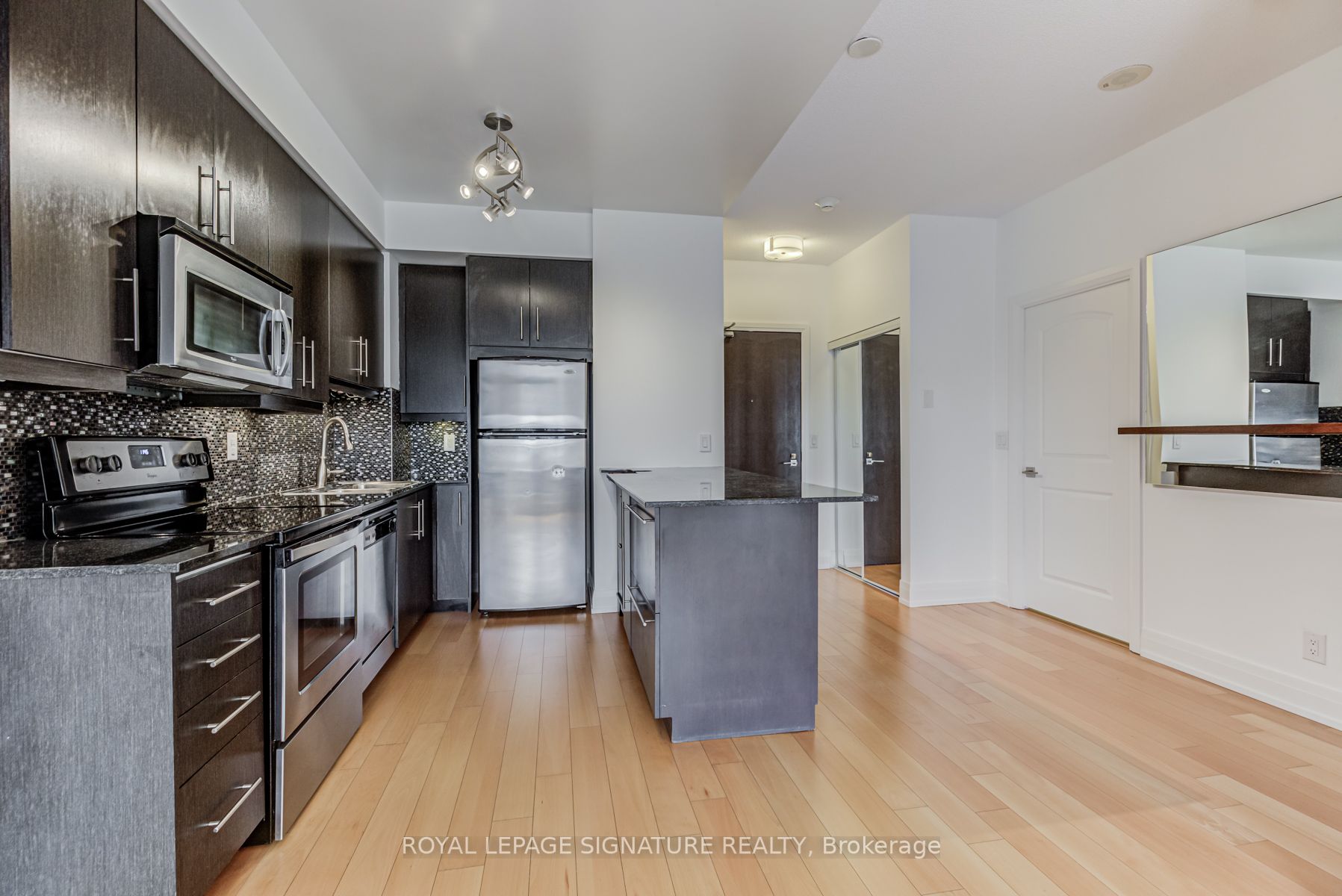 1 De Boers Drive, #PH8
