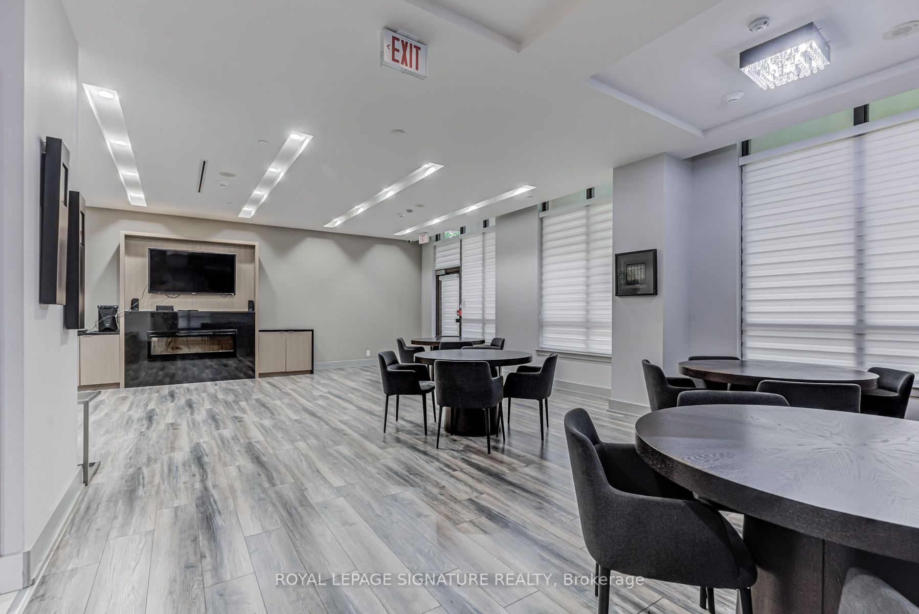 1 De Boers Drive, #PH8