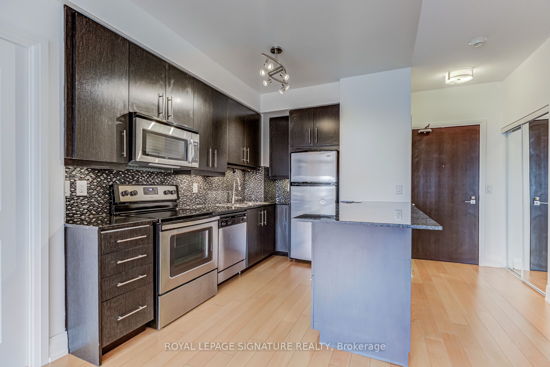1 De Boers Drive, #PH8