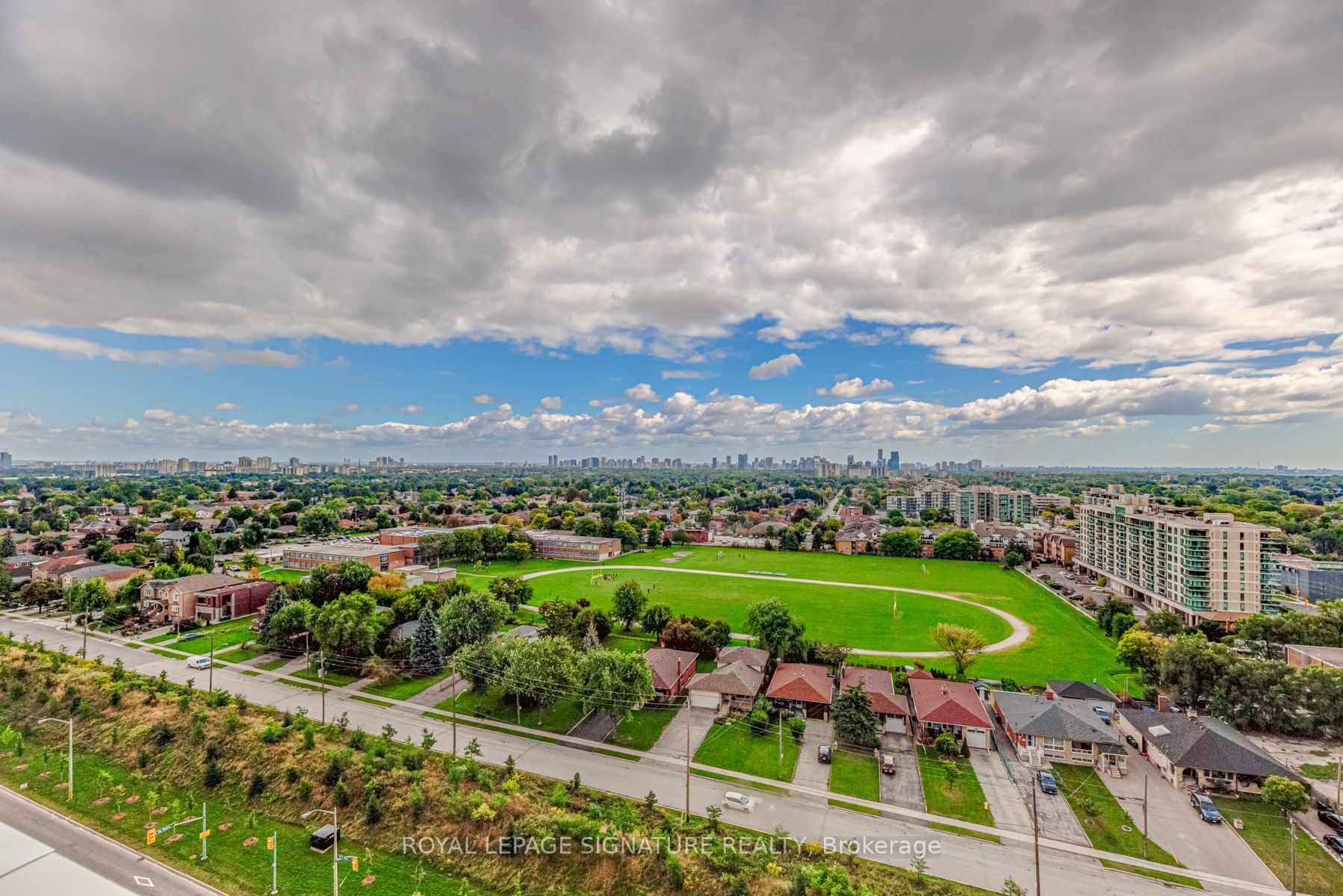 1 De Boers Drive, #PH8