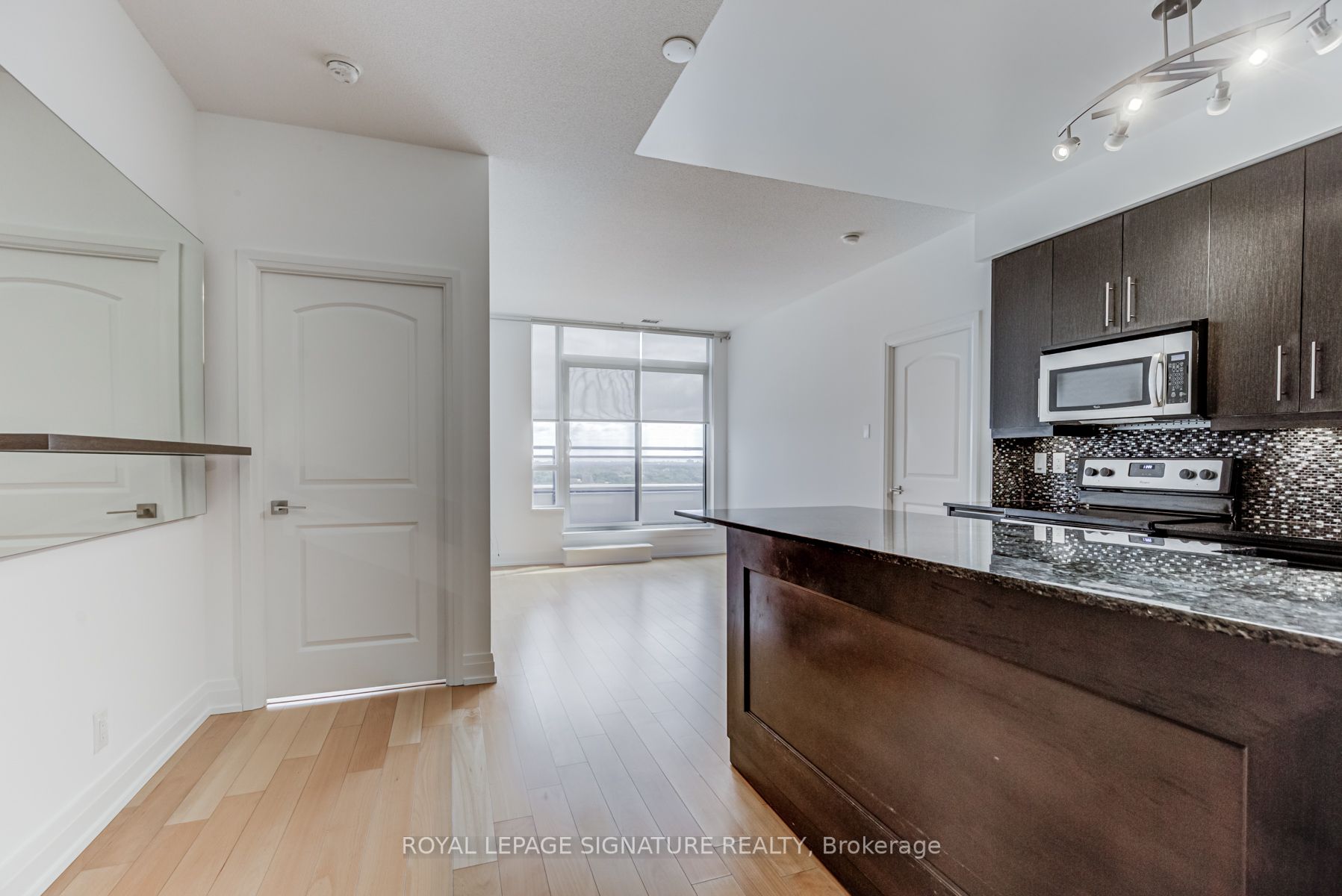 1 De Boers Drive, #PH8