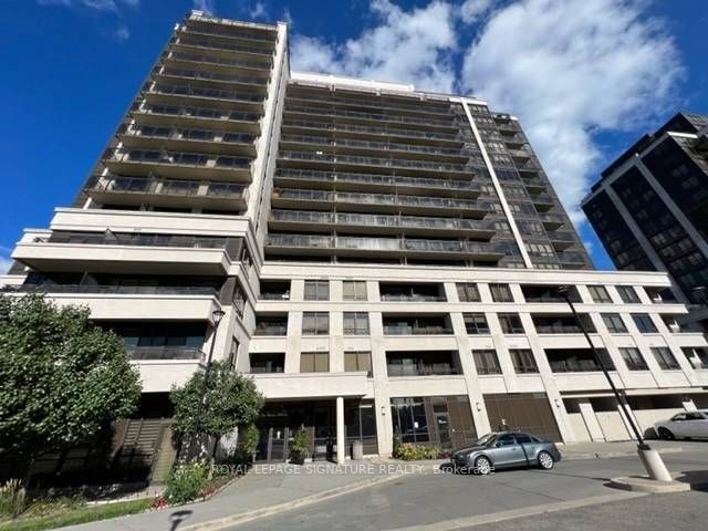 1 De Boers Dr, #701