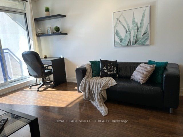 1 De Boers Dr, #701