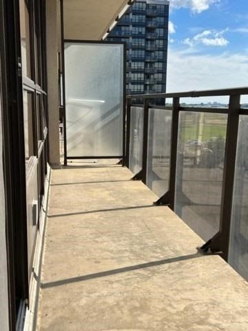 1 De Boers Dr, #701