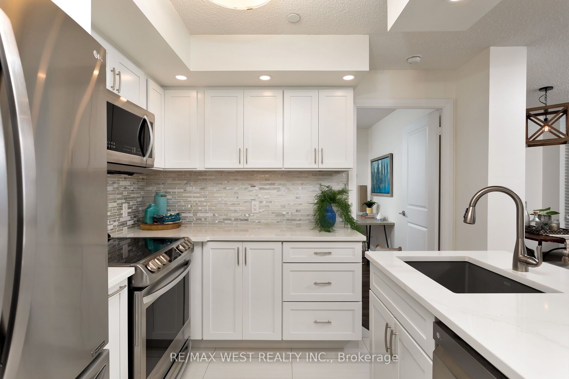 6 Eva Road, #2203