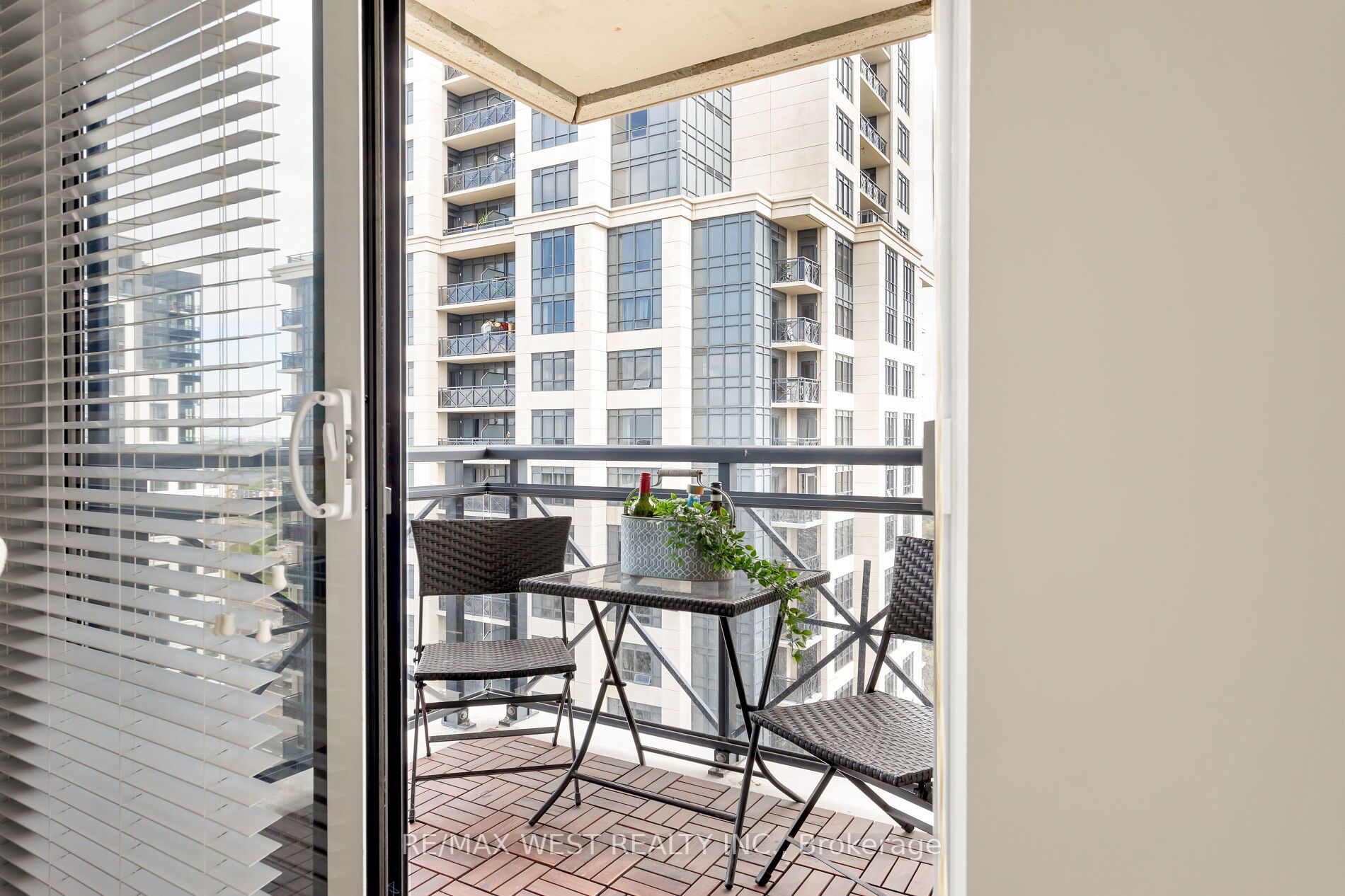 6 Eva Road, #2203