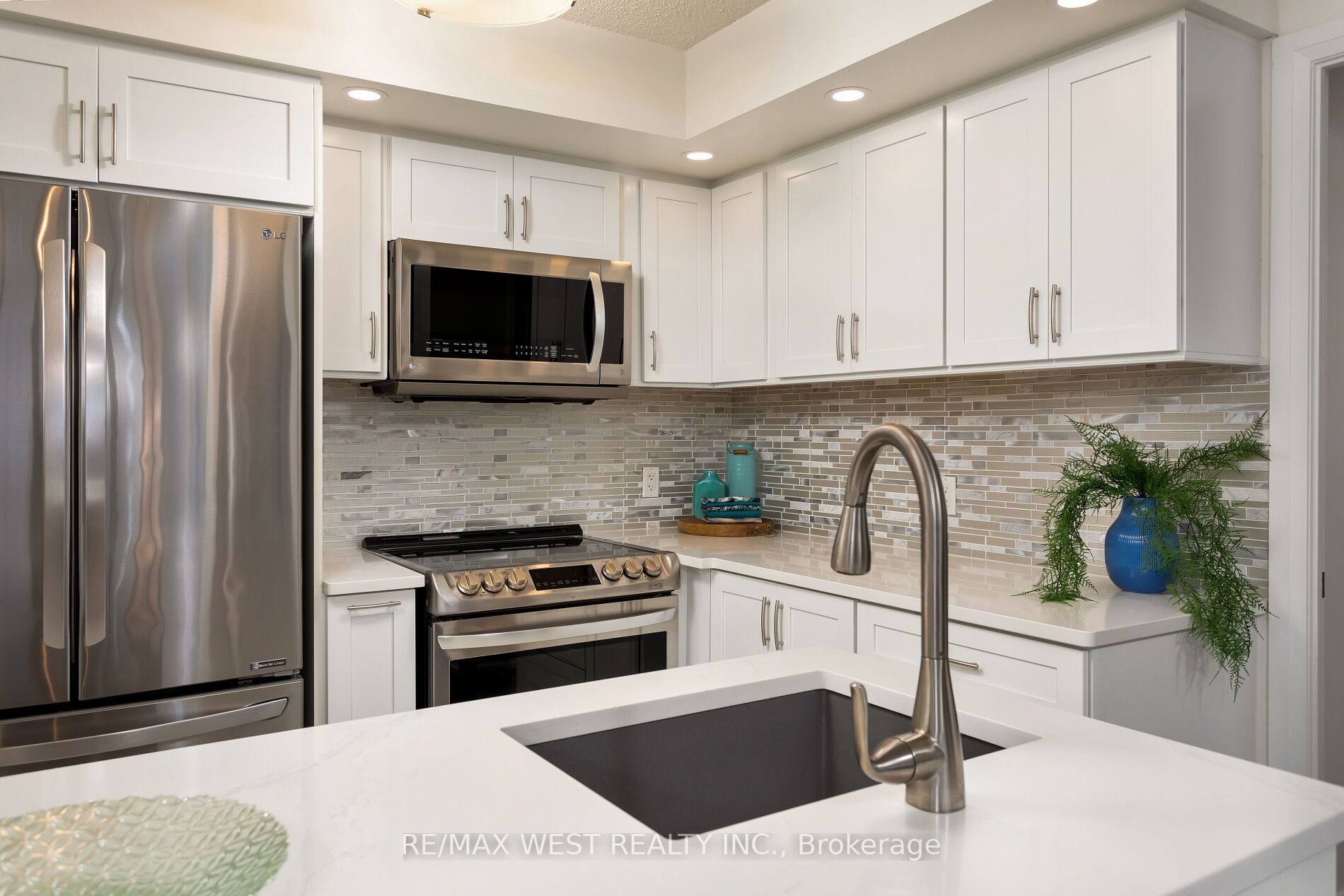 6 Eva Road, #2203