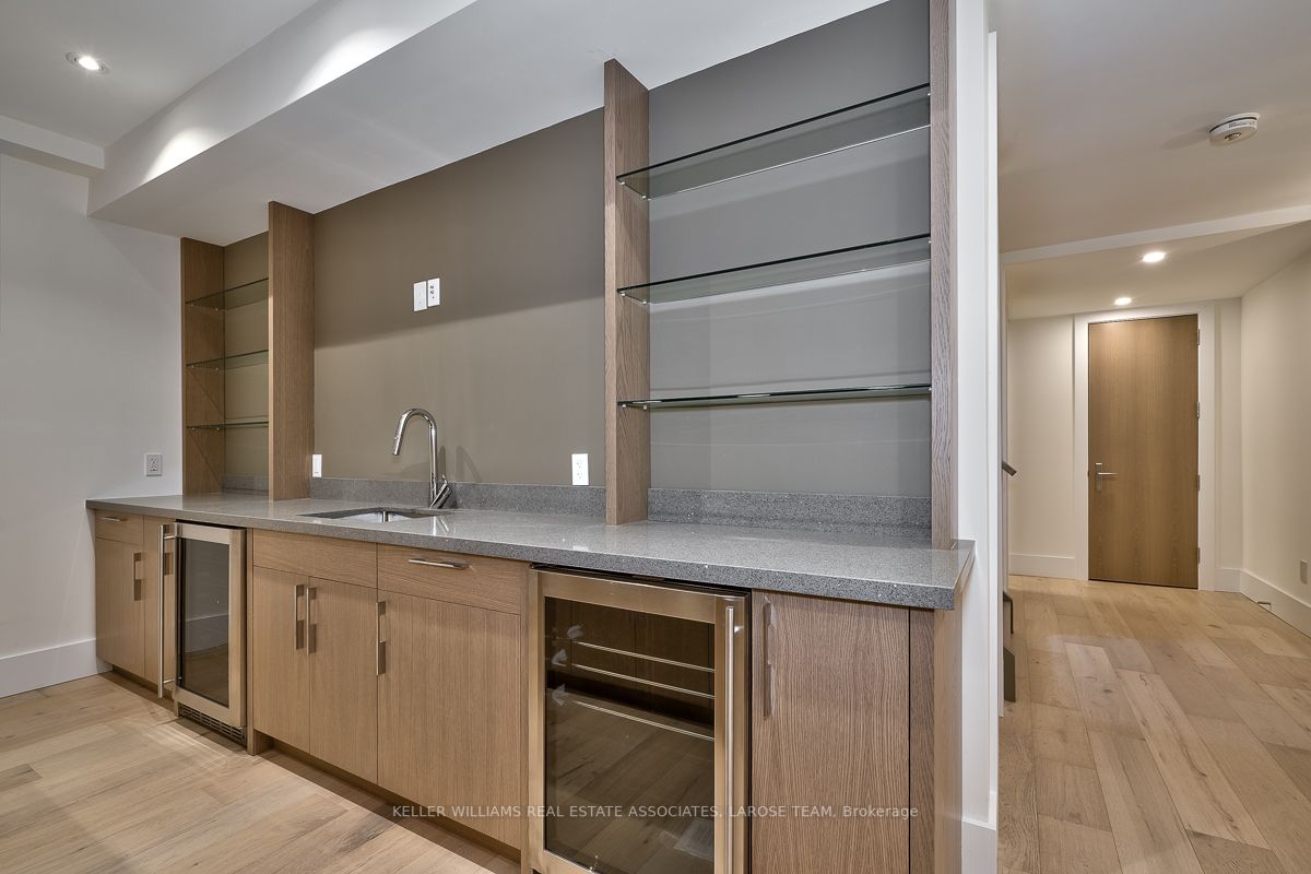 24 Woodlawn Ave