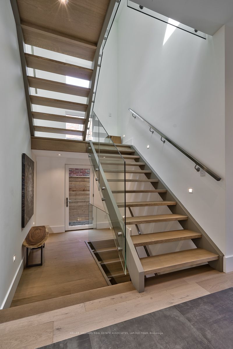 24 Woodlawn Ave