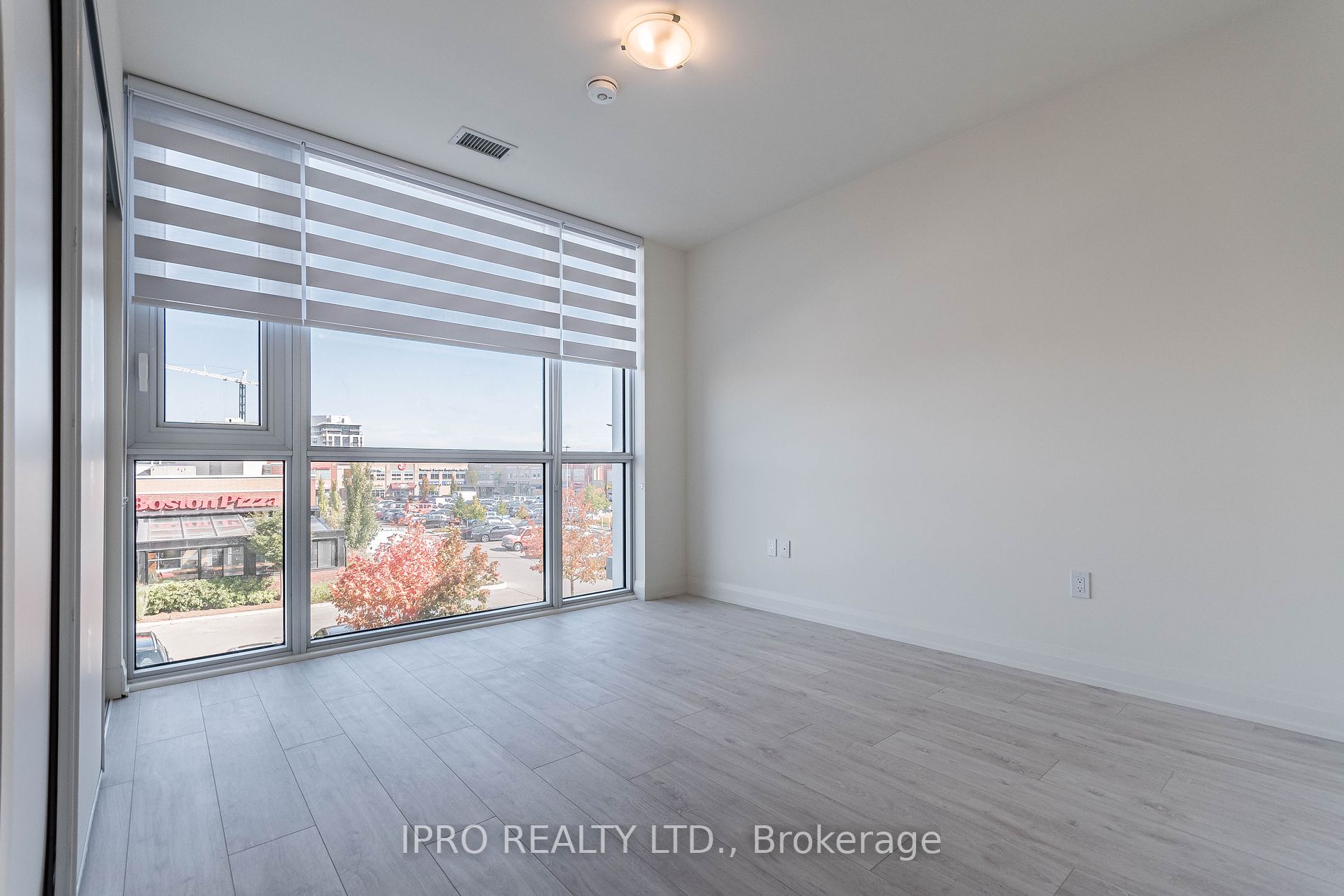 509 Dundas St, #209