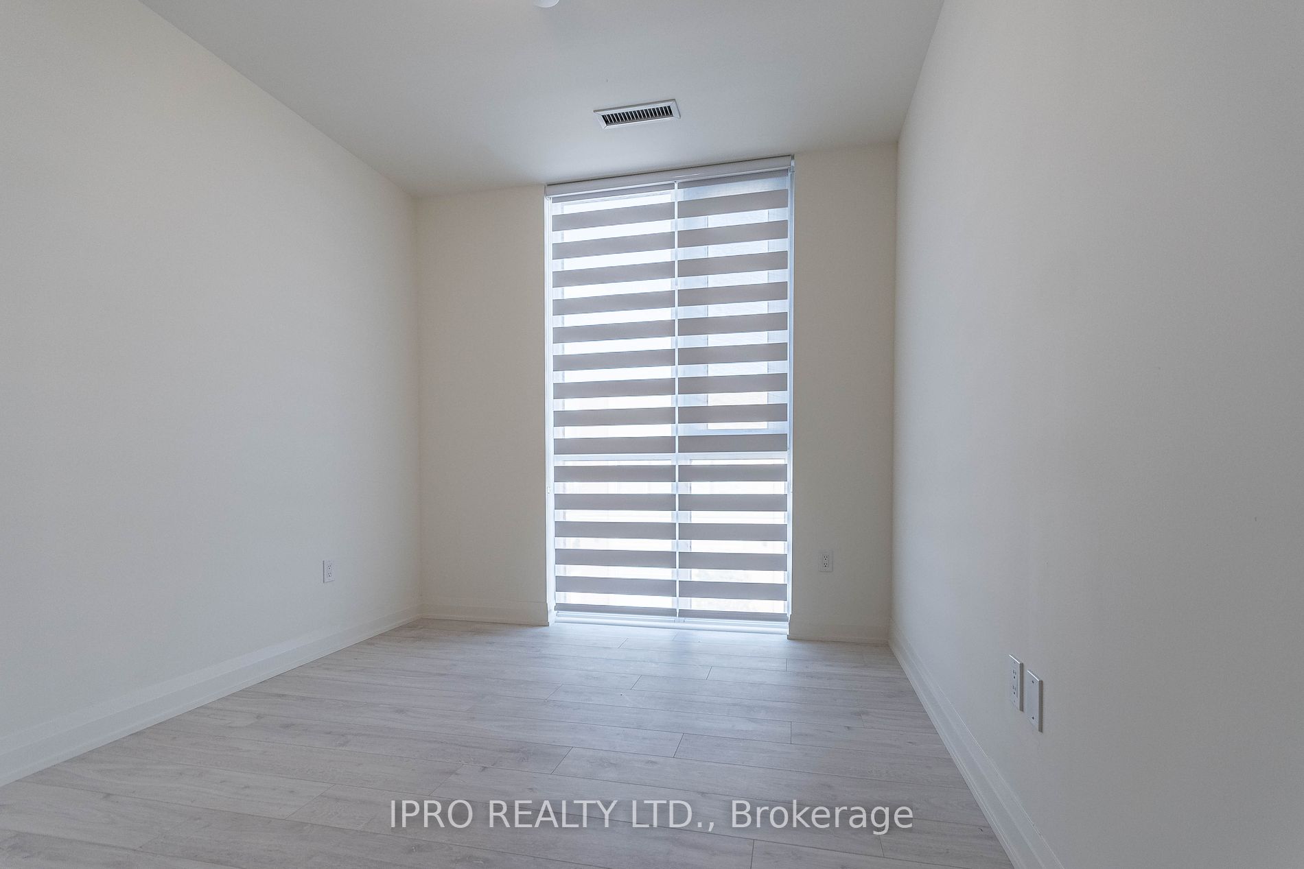 509 Dundas St, #209