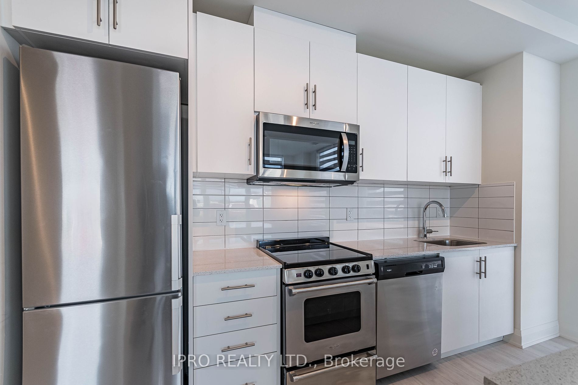 509 Dundas St, #209