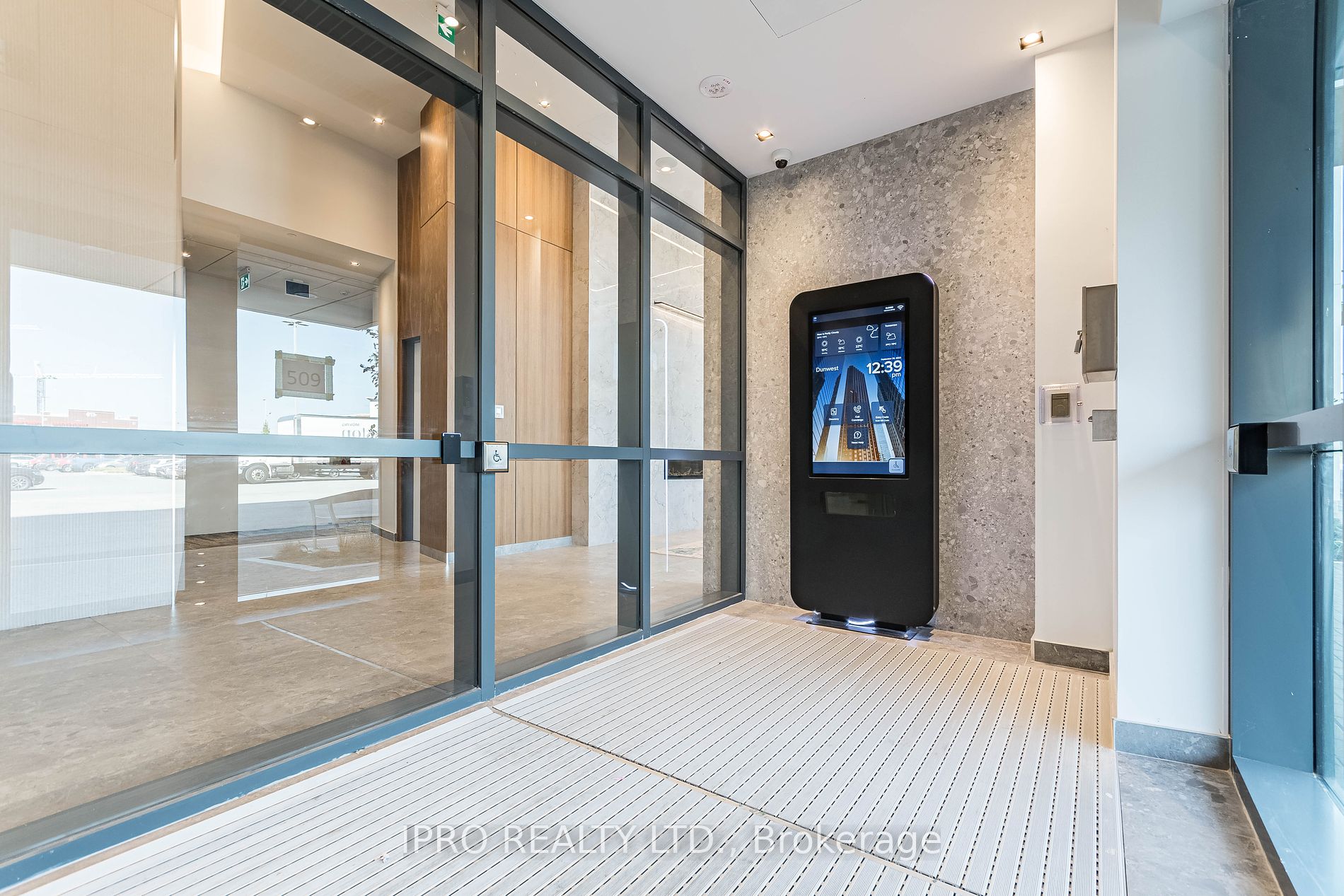 509 Dundas St, #209