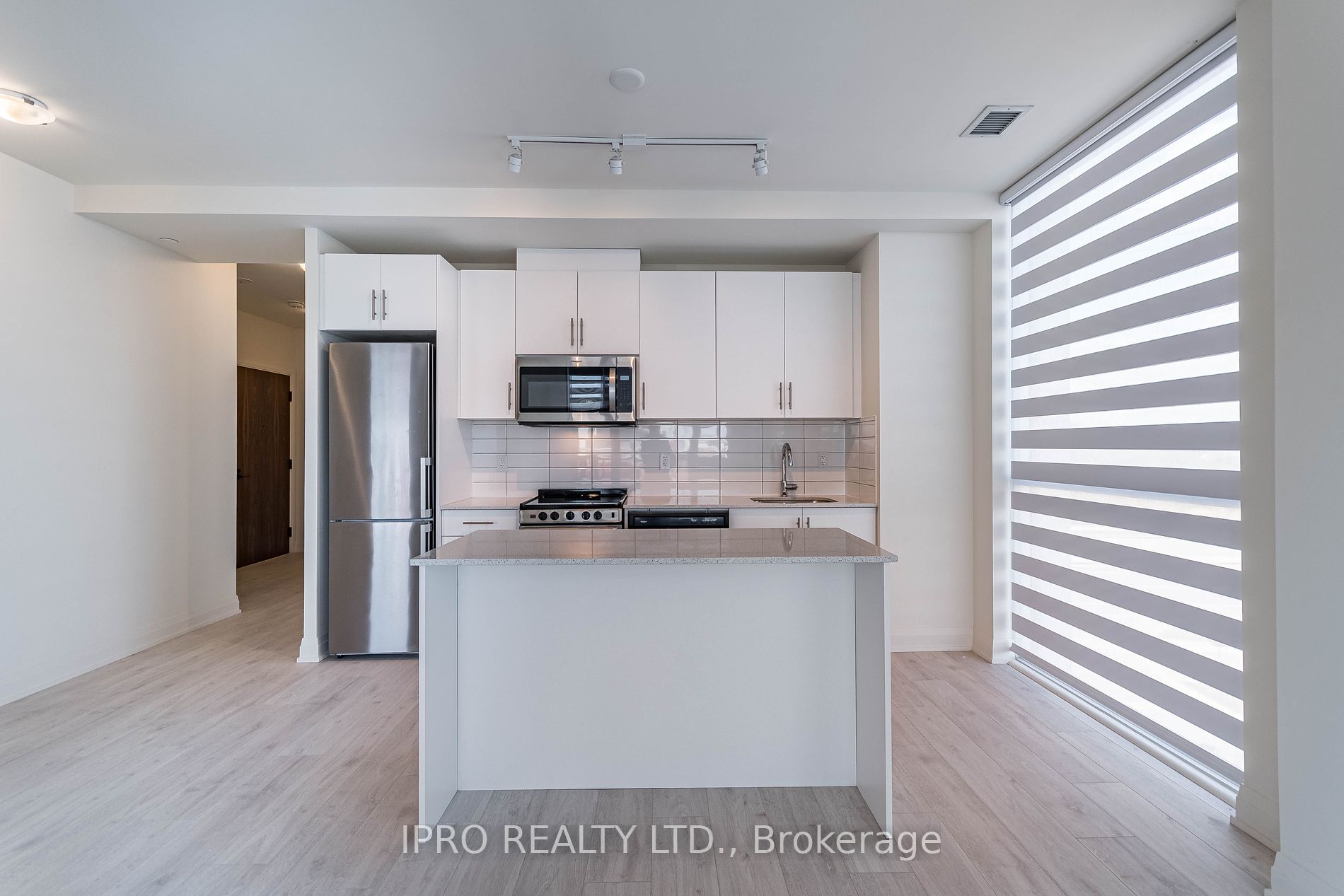509 Dundas St, #209