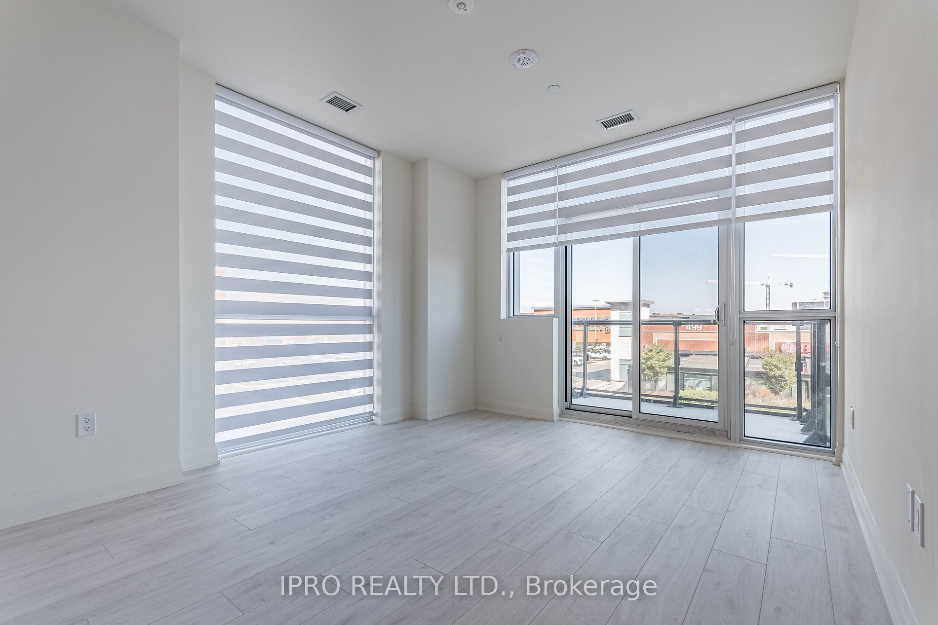 509 Dundas St, #209