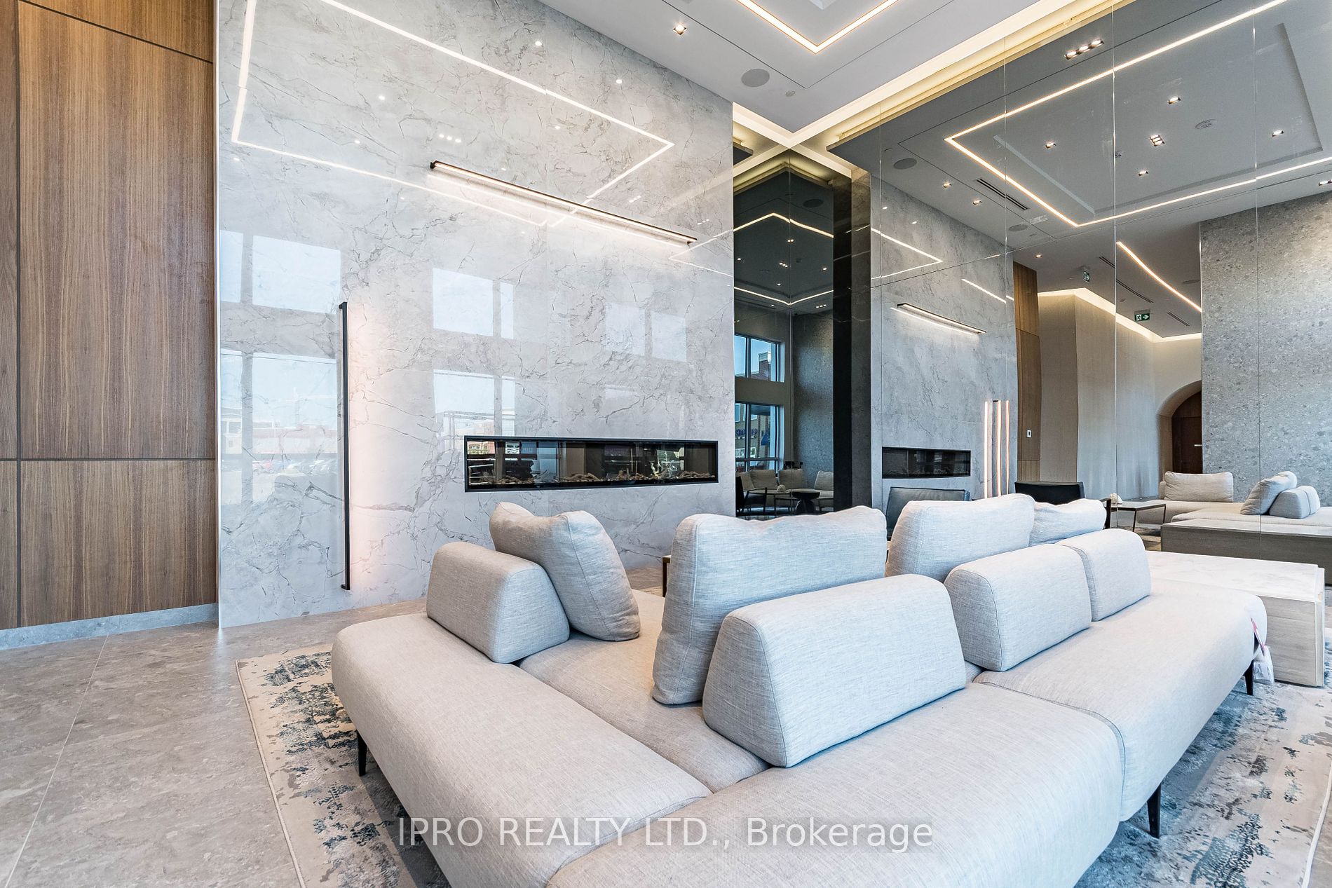 509 Dundas St, #209