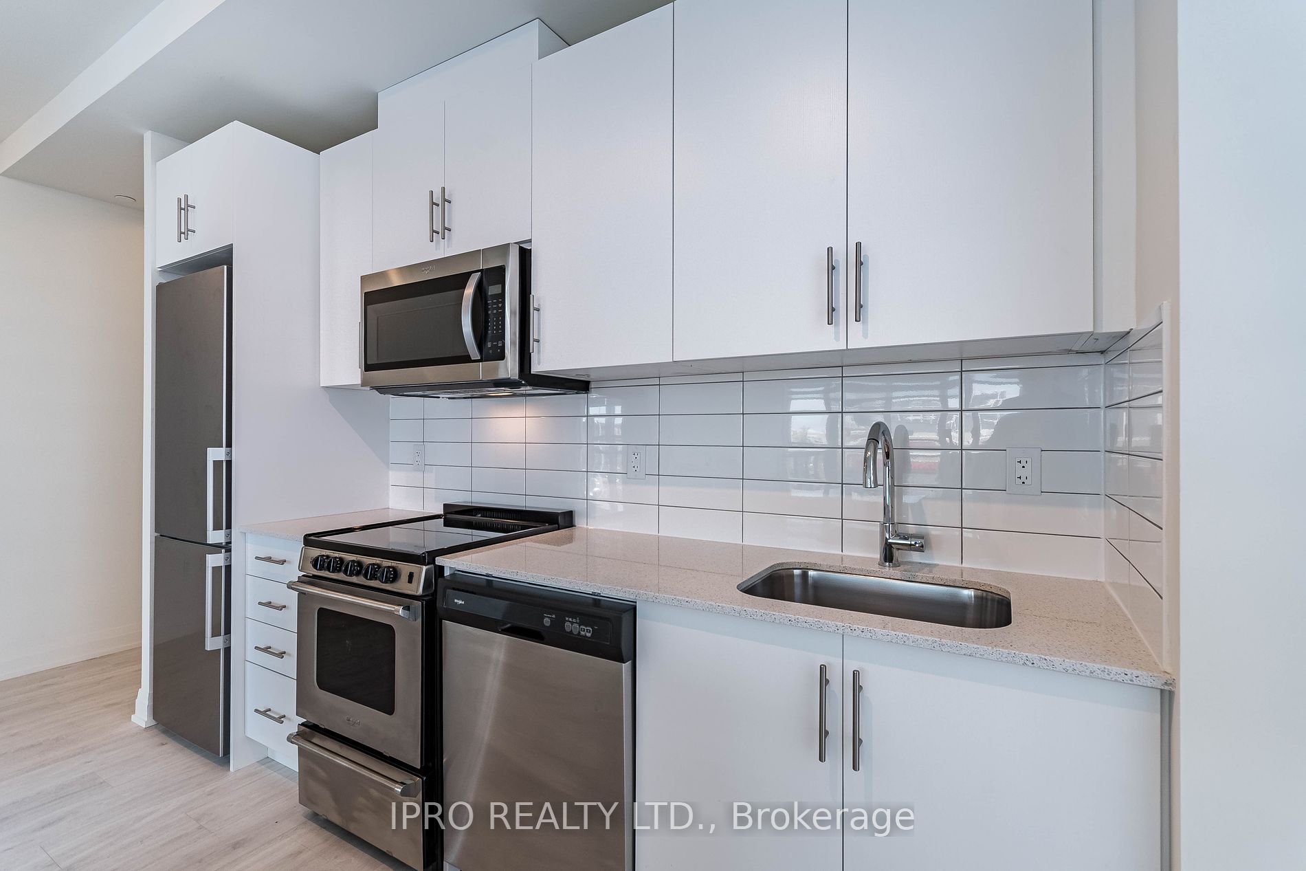 509 Dundas St, #209