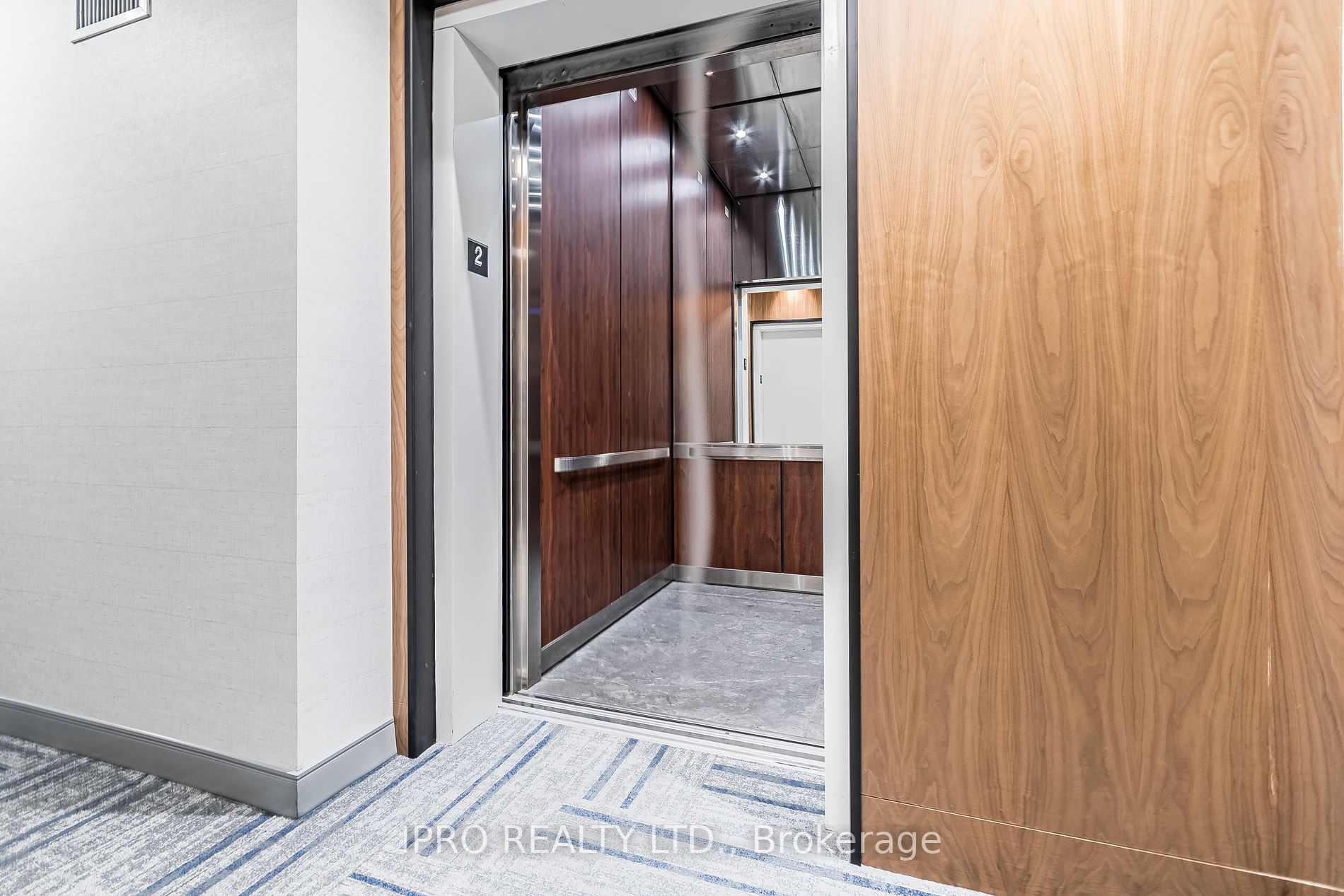 509 Dundas St, #209