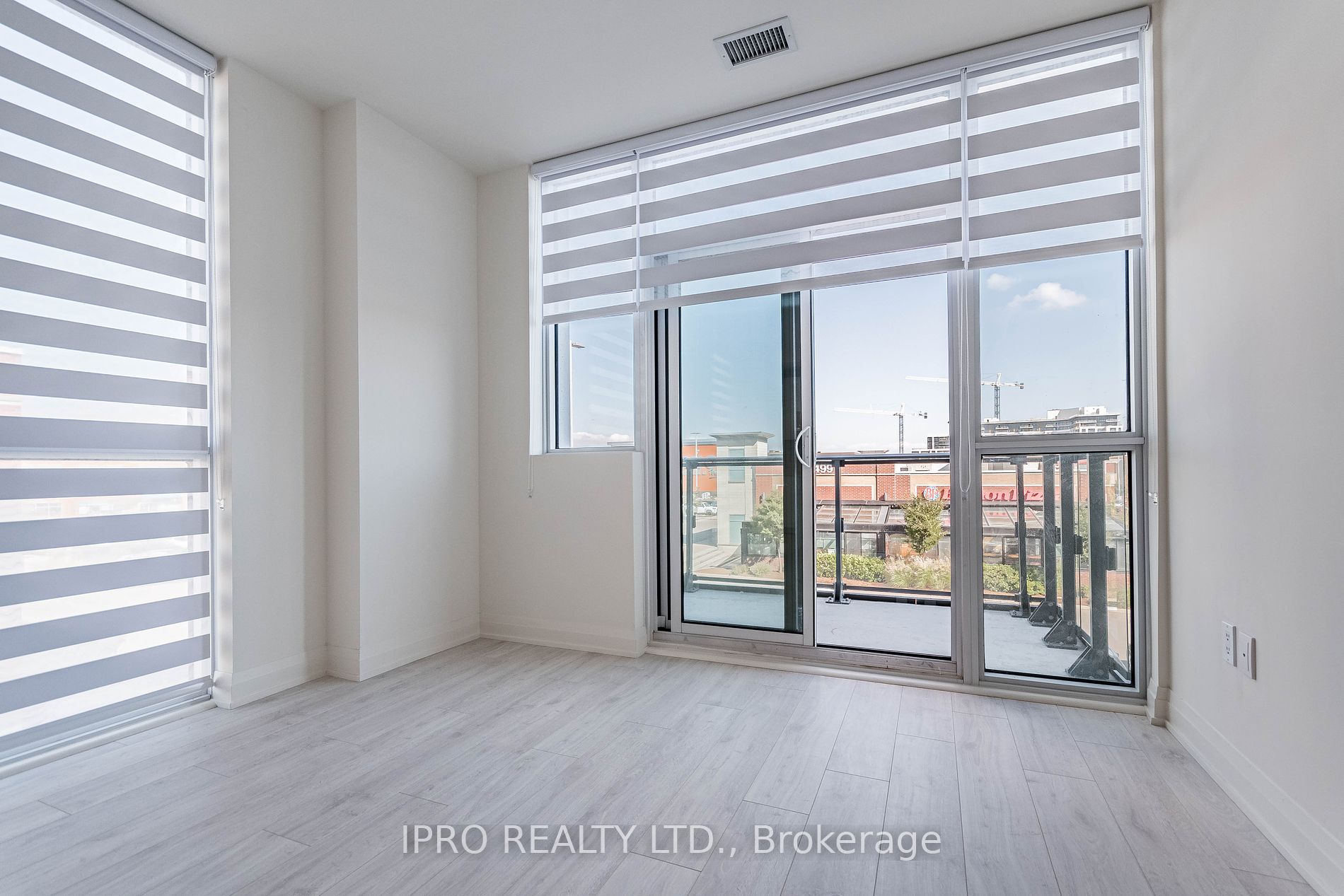 509 Dundas St, #209