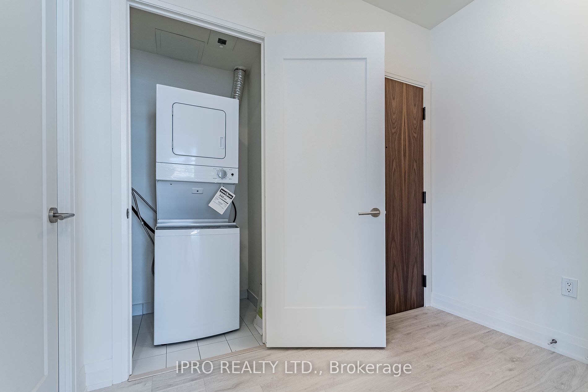509 Dundas St, #209