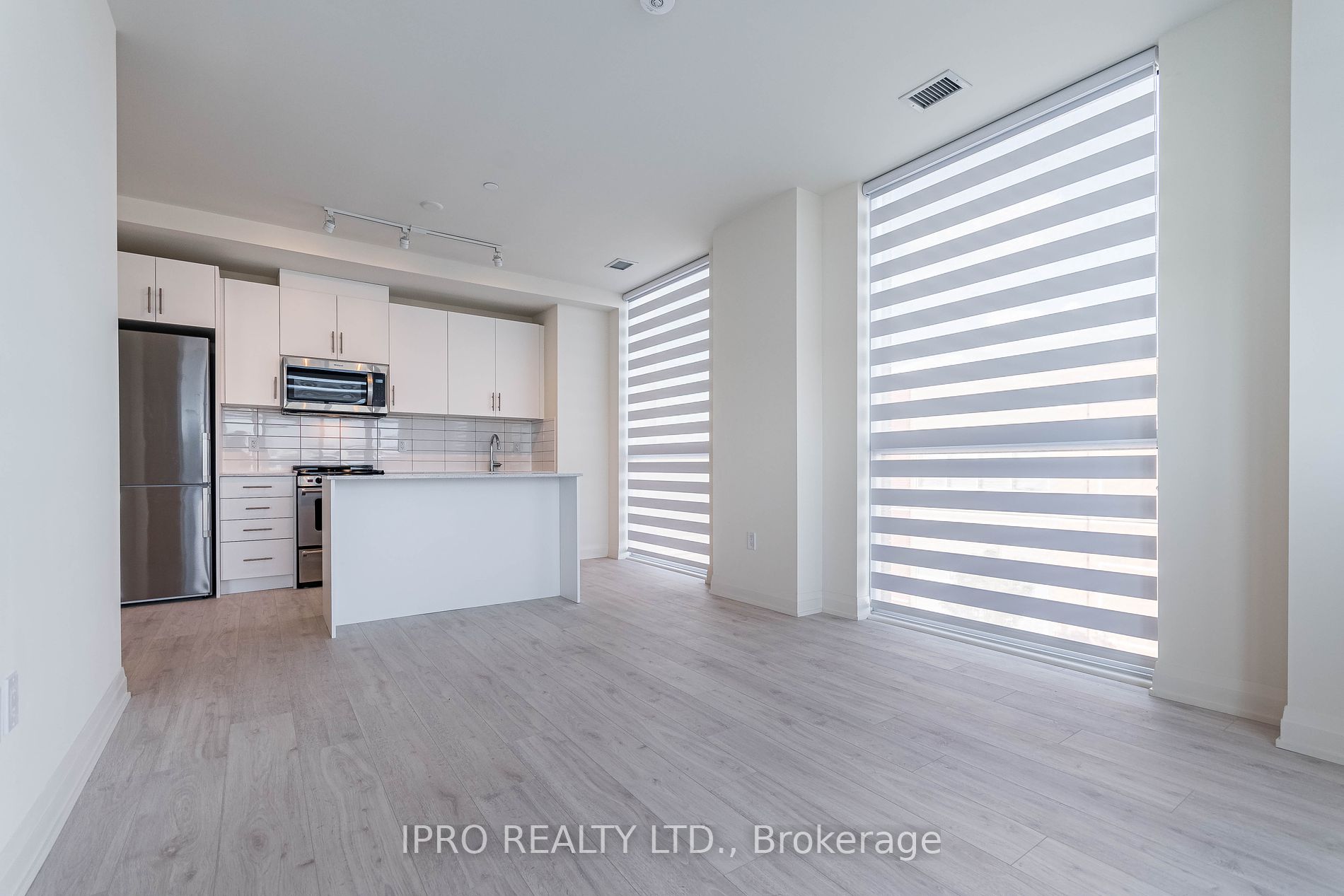 509 Dundas St, #209
