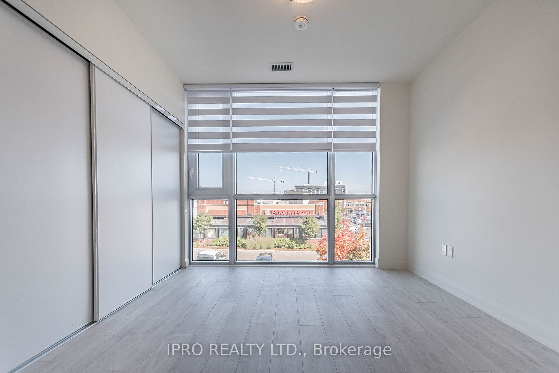 509 Dundas St, #209