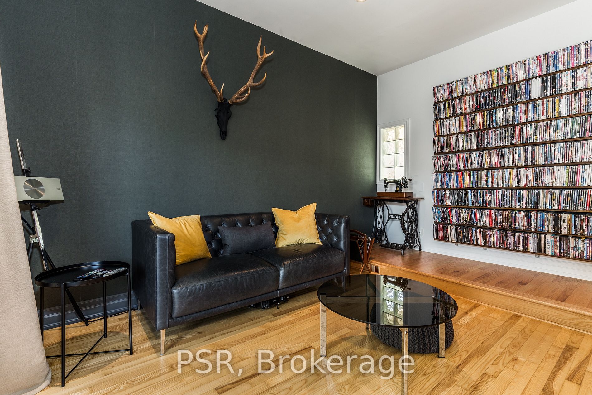 215A Chambers Ave