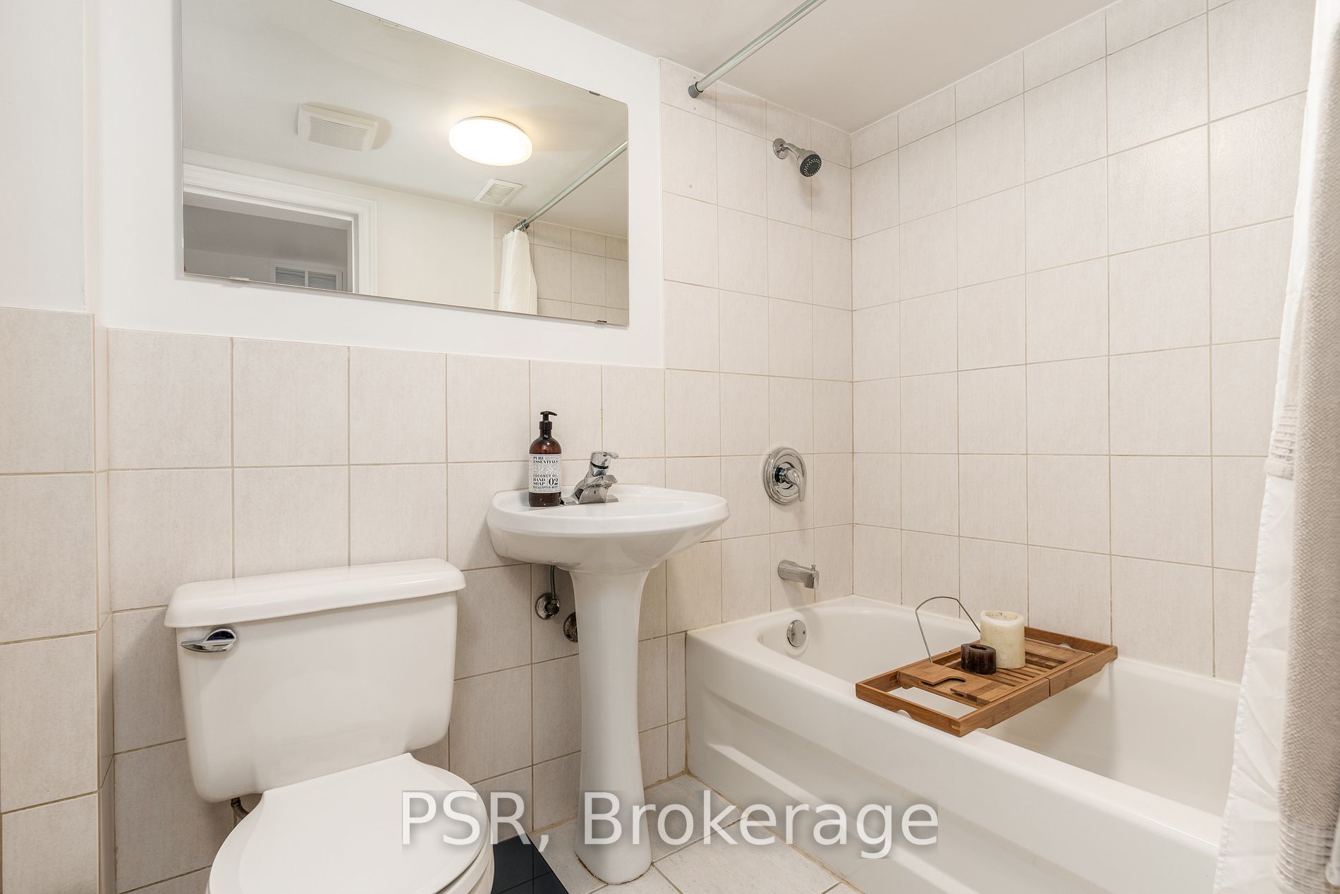 215A Chambers Ave