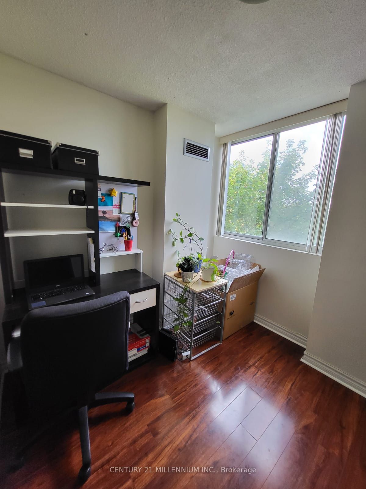 3590 Kaneff Cres S, #601
