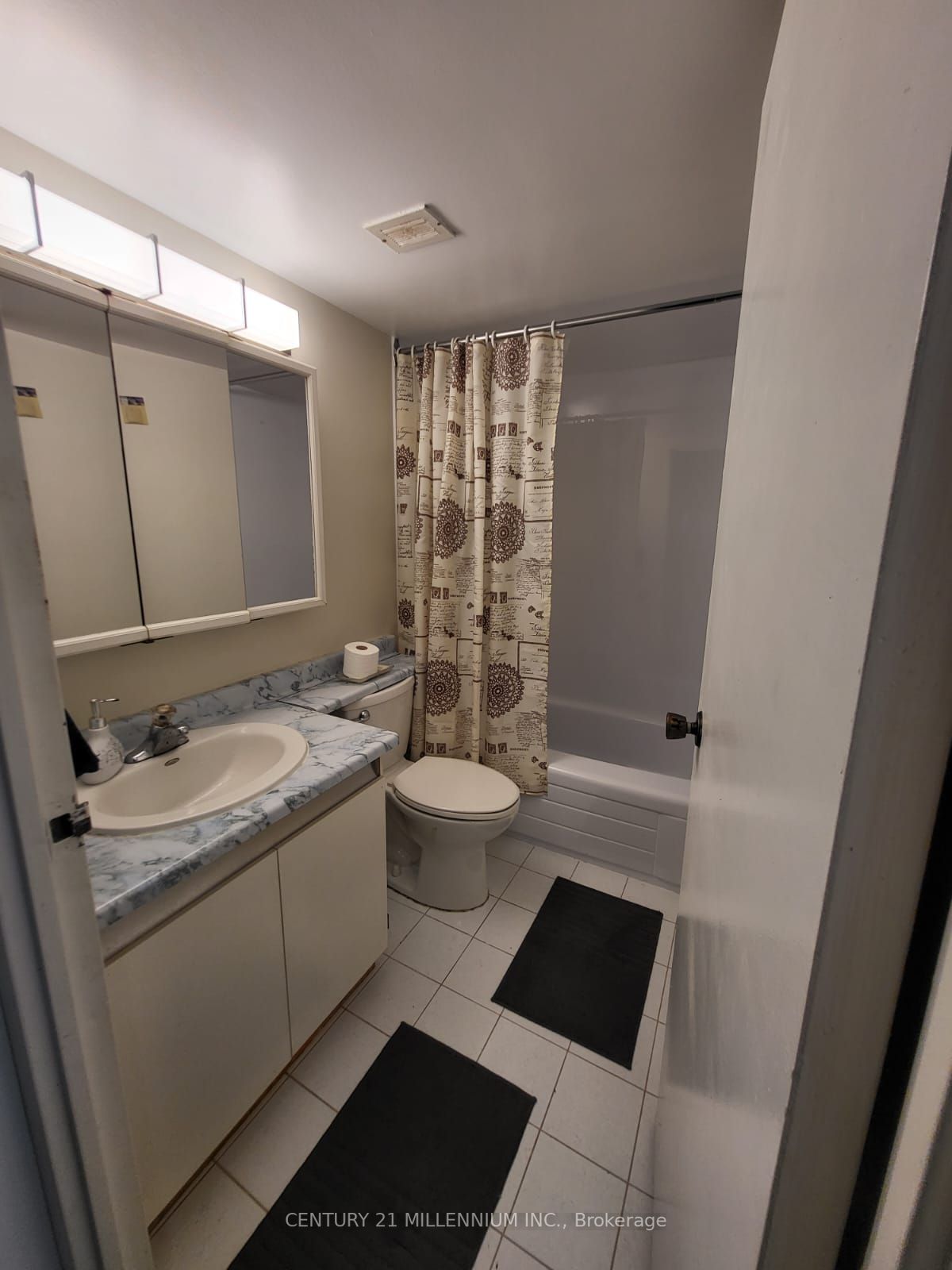 3590 Kaneff Cres S, #601