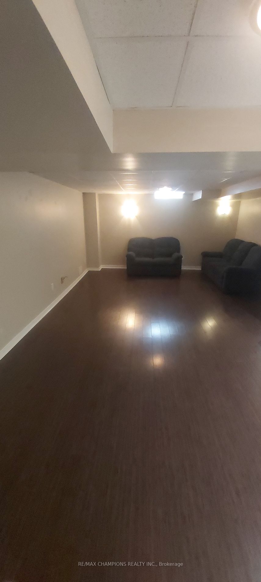 152 Queen Mary Dr