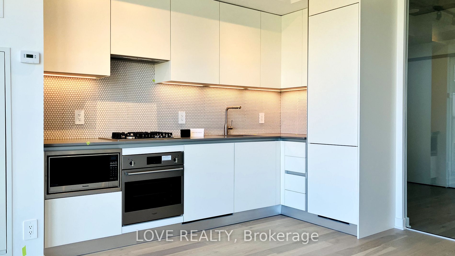 2720 Dundas St W, #705