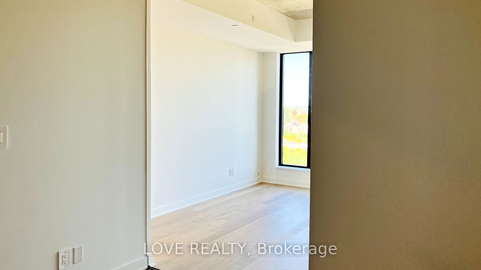 2720 Dundas Street W, #705