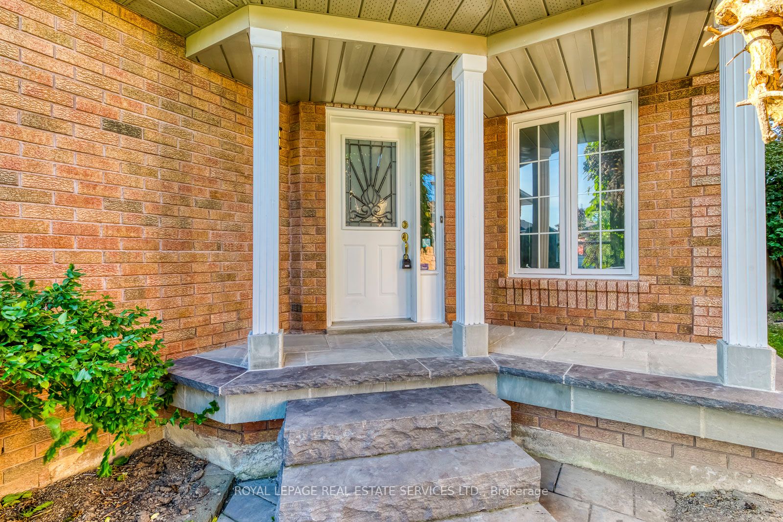 6898 Lisgar Dr
