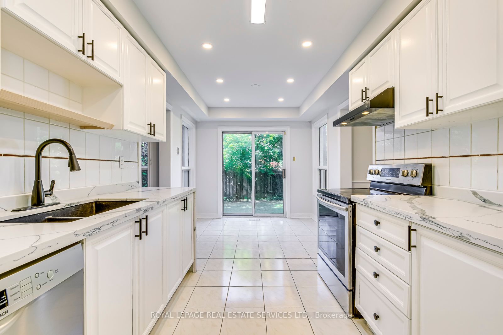 6898 Lisgar Dr