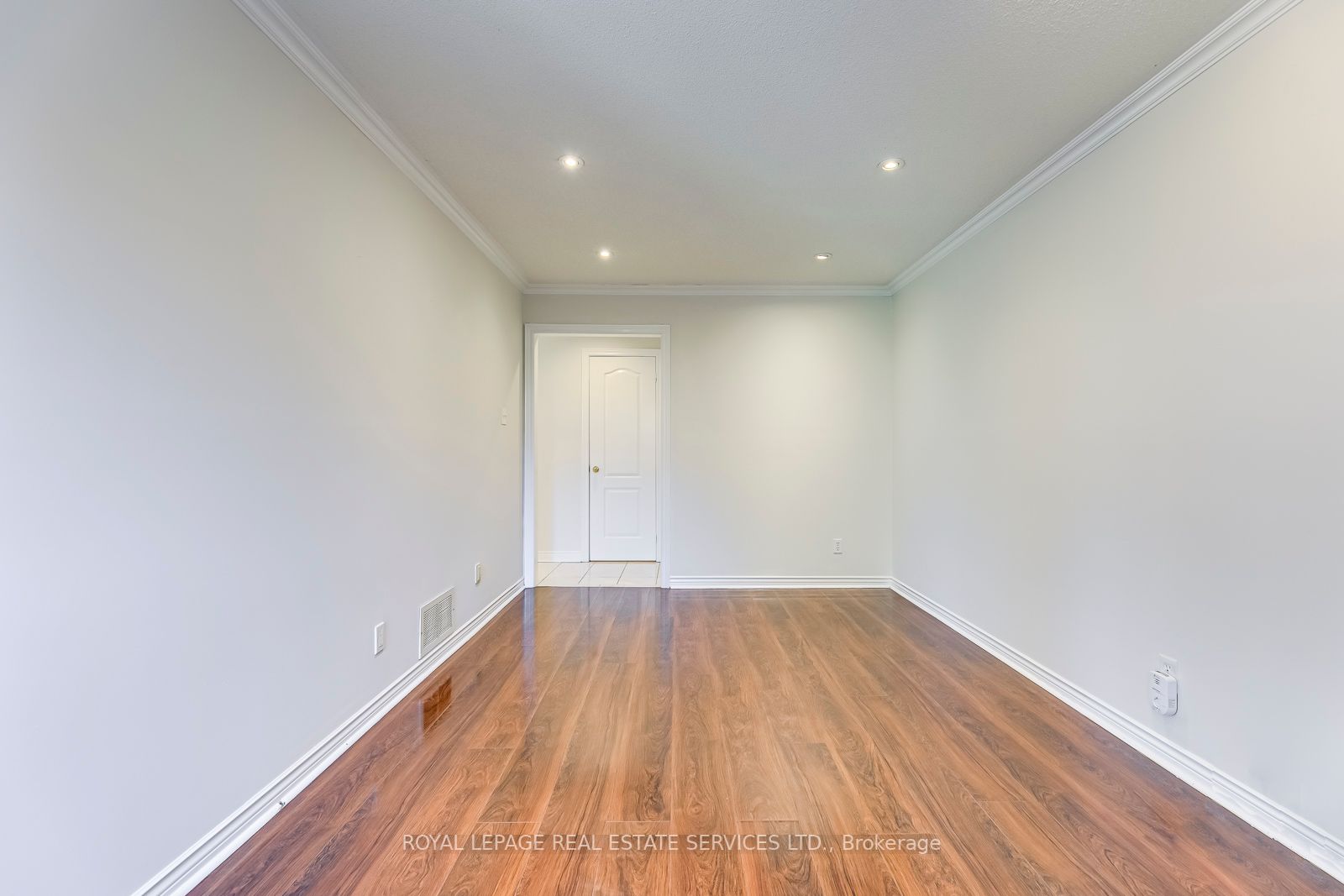 6898 Lisgar Dr