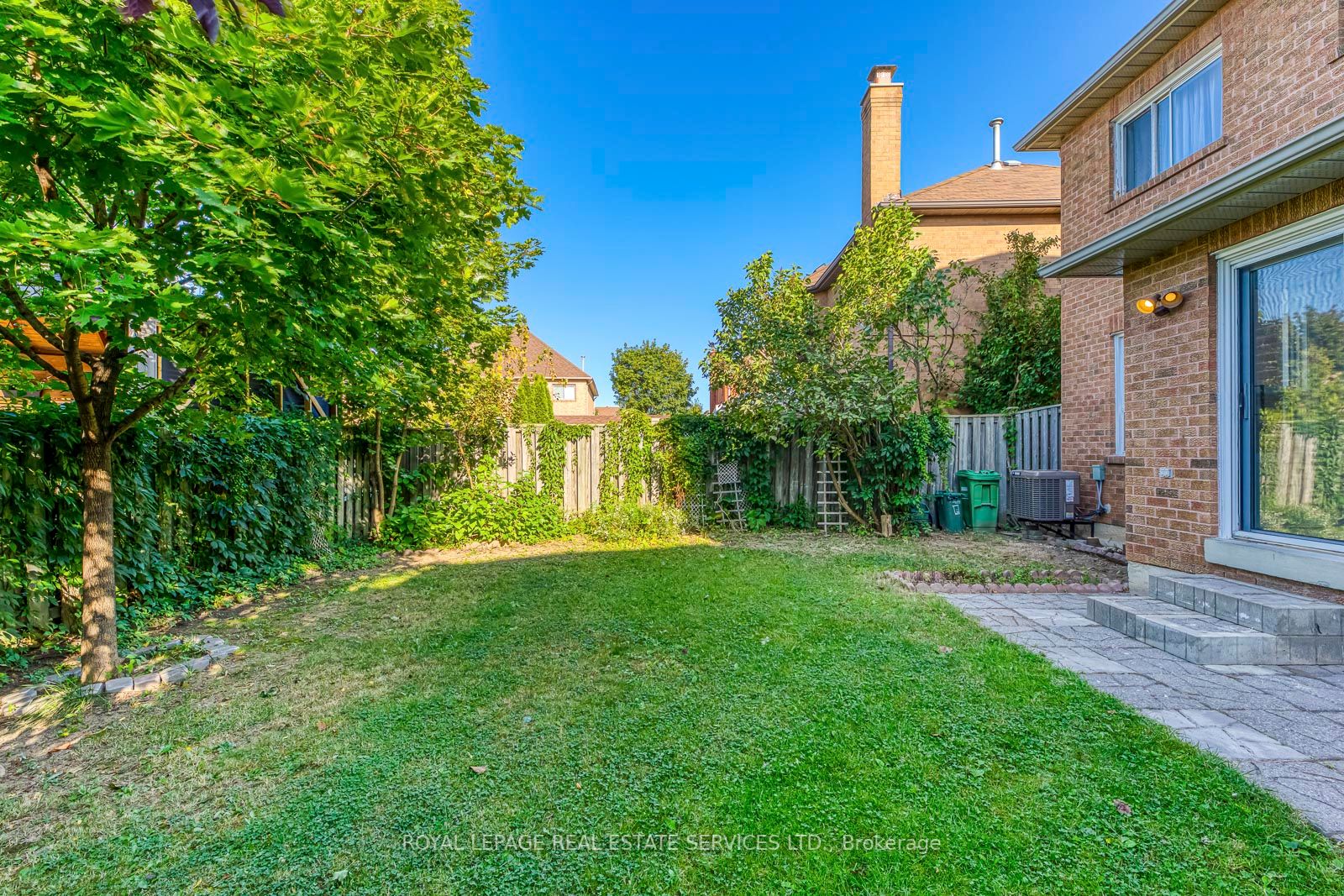 6898 Lisgar Dr