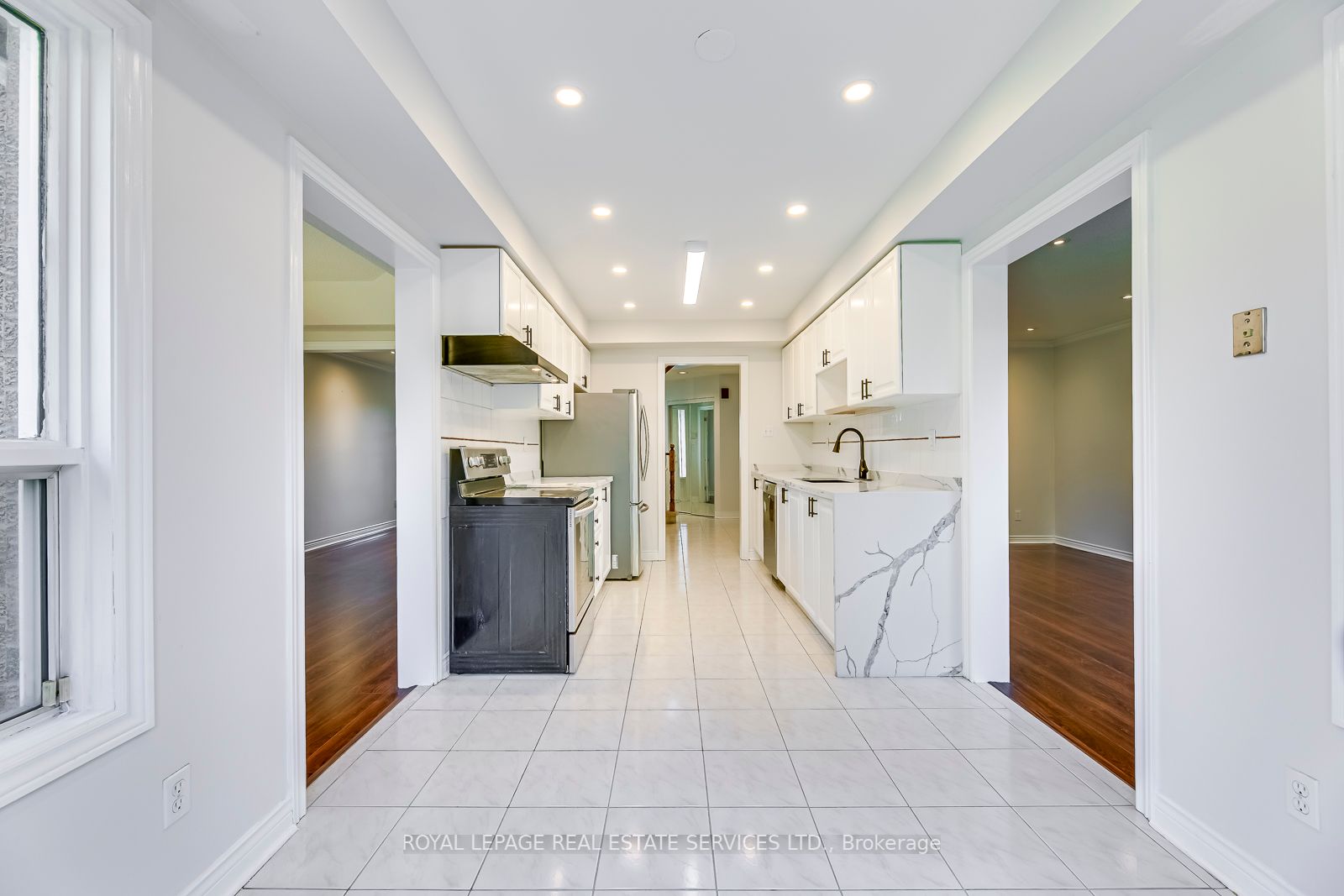 6898 Lisgar Dr