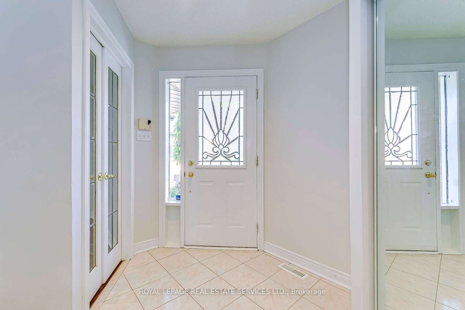 6898 Lisgar Dr