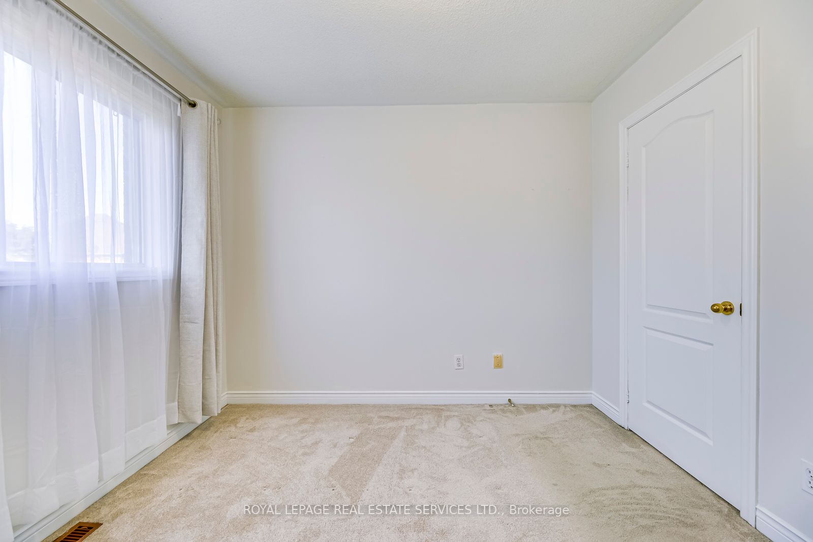6898 Lisgar Dr