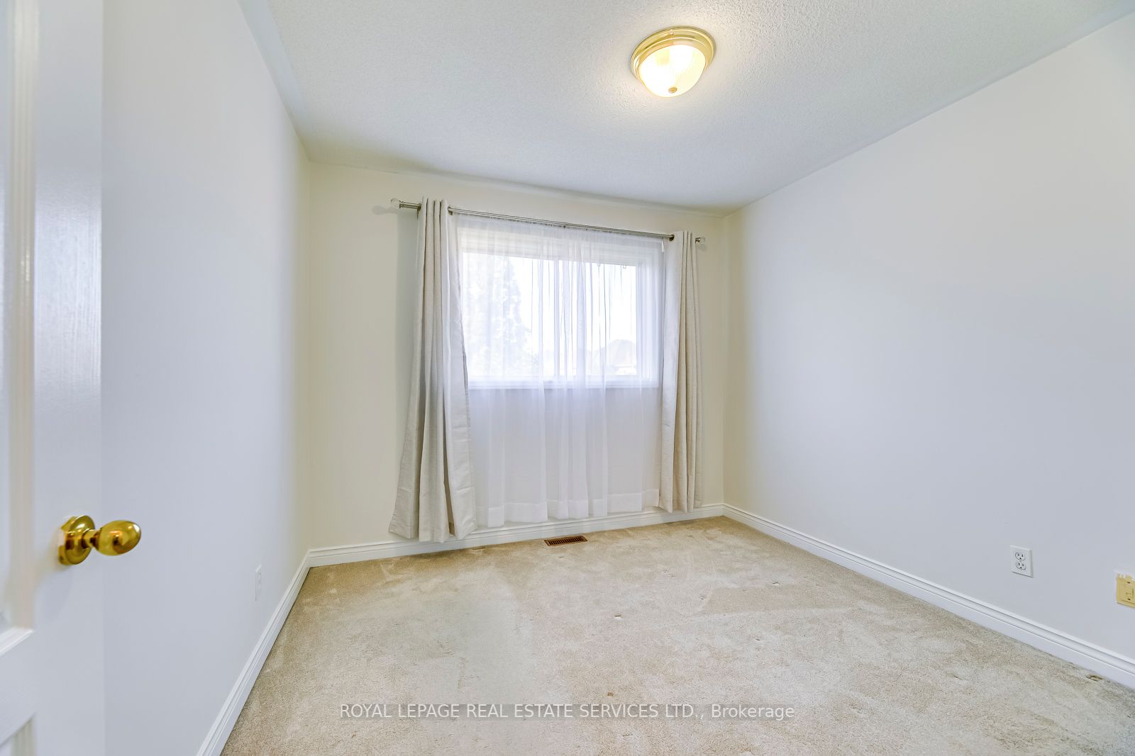 6898 Lisgar Dr