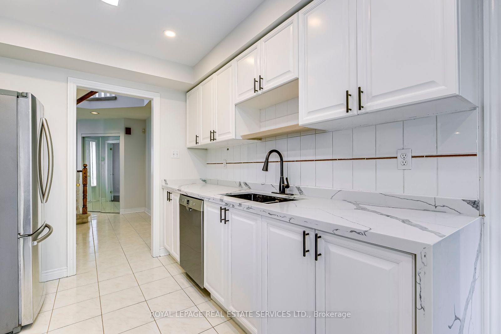 6898 Lisgar Dr