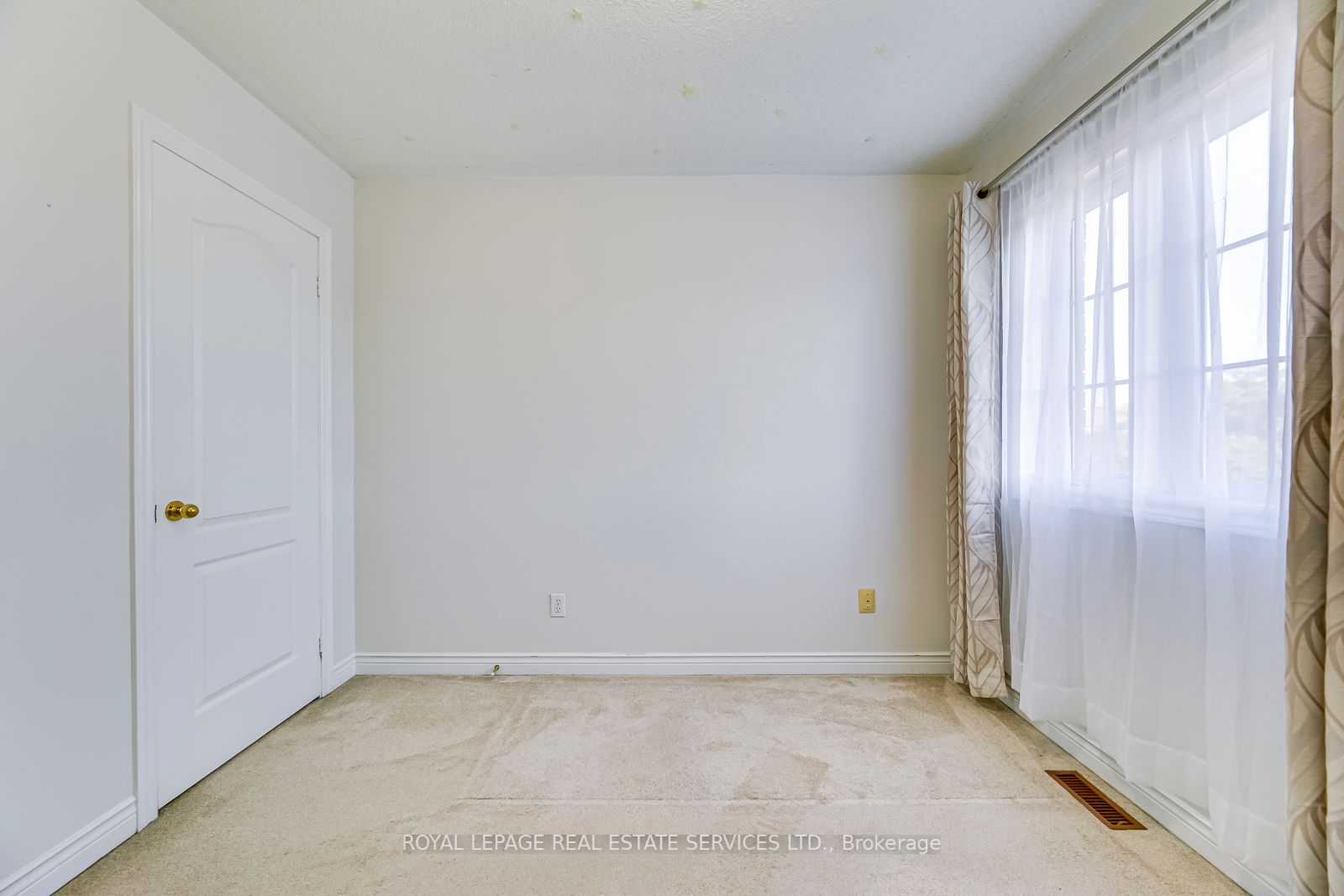 6898 Lisgar Dr